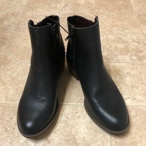 New KENSIE black boots size 8 zipper sides